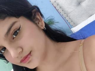  AlinaFoxyLina chat room