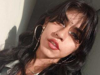  BellaPoison chat room