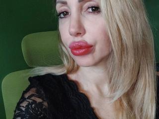  LauraRubin-hot chat room