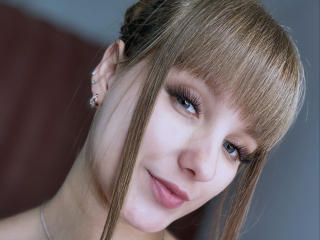  LeonaLoves chat room