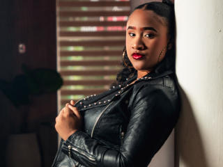  MikaelaCooper chat room