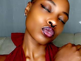  Queen-Adora-hot chat room