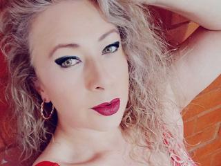  SofiaCurvyCute chat room