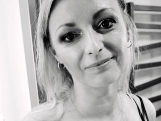  VanessaCute-hot chat room