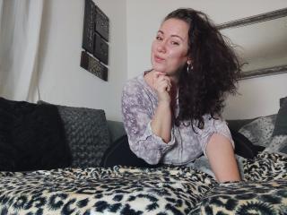 Vivien-Molinas chat room