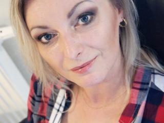 1 on 1 cam sex show with XLovelyVanessa on cam